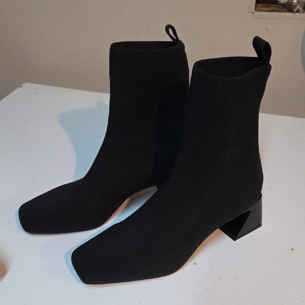 Sz 40 Vivaia Regina Black Ankle Sock Boots Water Repellent Knit Fits Like 8.5